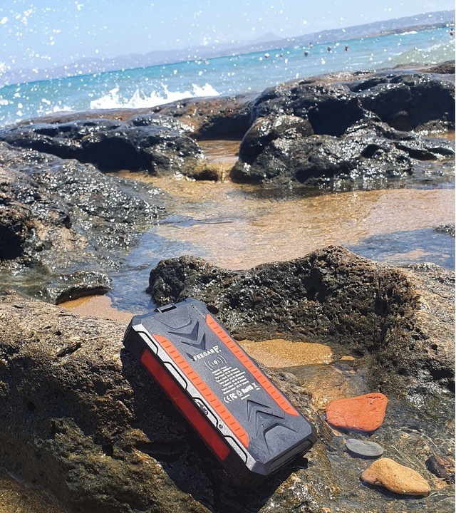 Power bank Solarny Feegar 36000mah 20W 4x USB-C QI