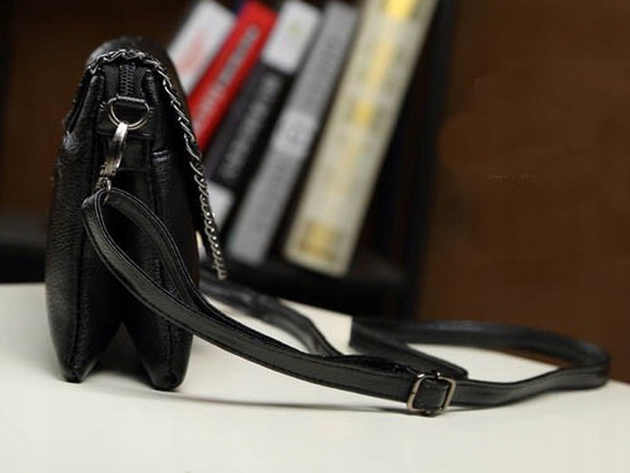 Torebka Damska CZARNA Kopertówka Łańcuch na Ramię Pasek EKO Skóra Krokodyla