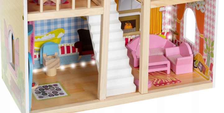 Gigantyczny drewniany domek do zabawy dla dziecka