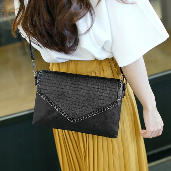 Torebka Damska CZARNA Kopertówka Łańcuch na Ramię Pasek EKO Skóra Krokodyla