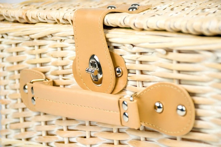 Kosz piknikowy z wikliny termotorba sztućce dla 2 osób praktyczny prezent