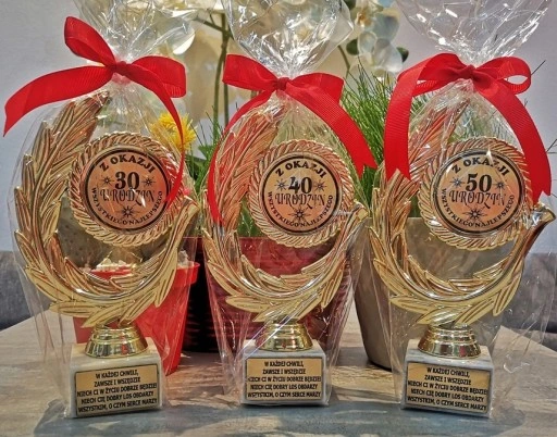 Statuetka Złoty Laur dla Mamy Taty z okazji 50 urodzin urodziny CYFRA 50