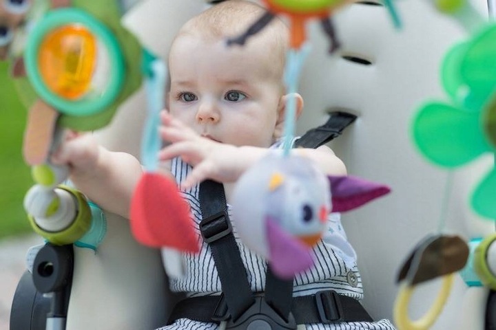 Łuk pałąk muzyczny z zabawkami do wózka Leśna Kraina TINY LOVE pozytywka 0+