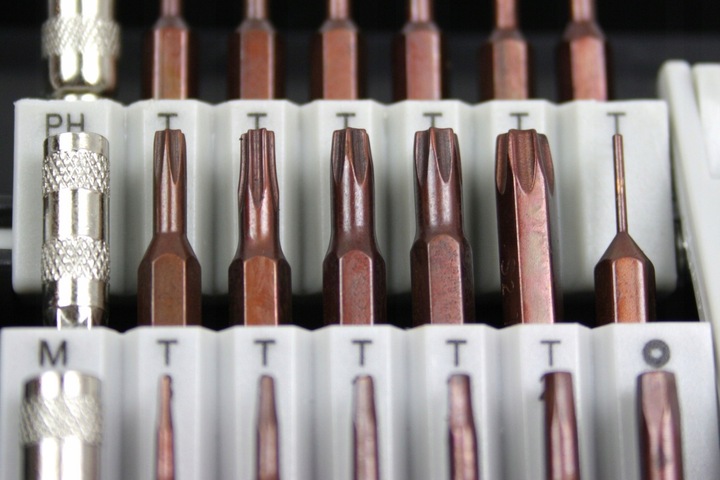 ZESTAW PRECYZYJNYCH ŚRUBOKRĘTÓW 60W1 BITY WKRĘTAK TORX MAGNETYCZNE MAGNES