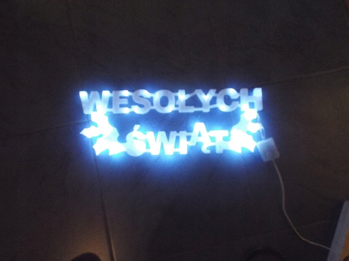 NAPIS ZIMNO BIAŁY WESOŁYCH ŚWIĄT ŚWIECĄCY LED Z PROGRAMATOREM 8 FUNKCJI