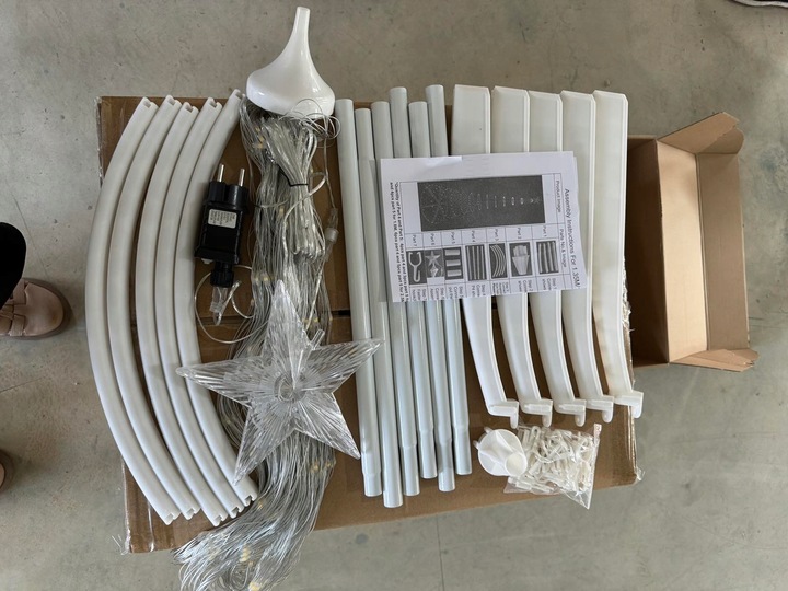 Dekoracyjna choinka ze świątecznymi lampkami LED do ulicy ogrodu i pokoju