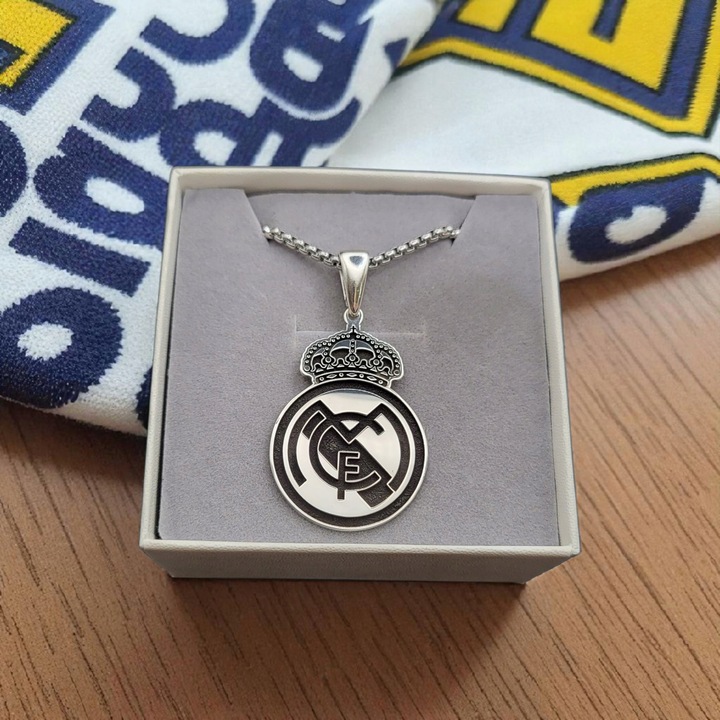 Duża srebrna zawieszka Real Madryt