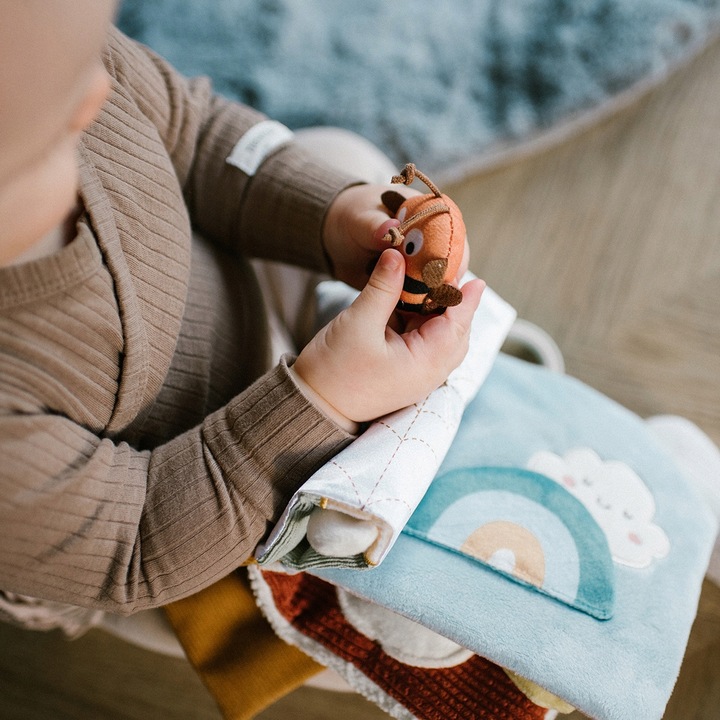 KSIĄŻECZKA SENSORYCZNA EDUKACYJNA MIĘKKA ZAWIESZKA 0+ 1531 BABYONO