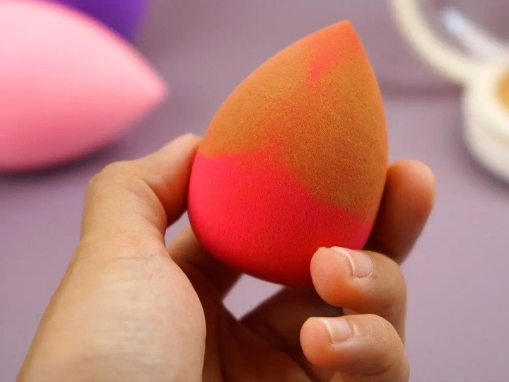 GĄBKA DO MAKIJAŻU MAKE-UP BLENDER GĄBECZKA ŁEZKA