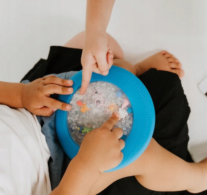 Jellystone Sensoryczny dysk z figurkami A-Ku-Ku! Peekaboo motyw Plaża Beach