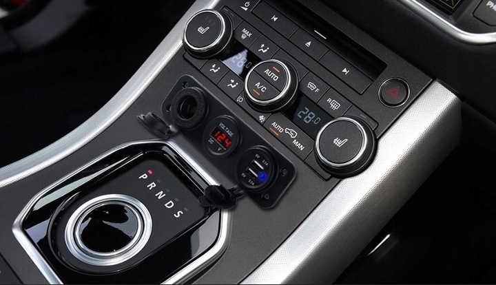 GNIAZDO ZAPALNICZKI SAMOCHÓD WOLTOMIERZ 2x USB 2A