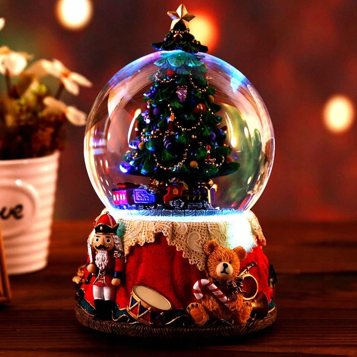 ŚWIĄTECZNA ŚNIEŻNA SCENA POZYTYWKA KRYSZTAŁOWA KULA LED CHOINKA
