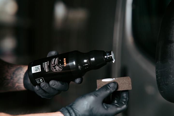 ADBL BLACKOUTER dressing do tworzyw plastików przywraca kolory trwały 0,2L