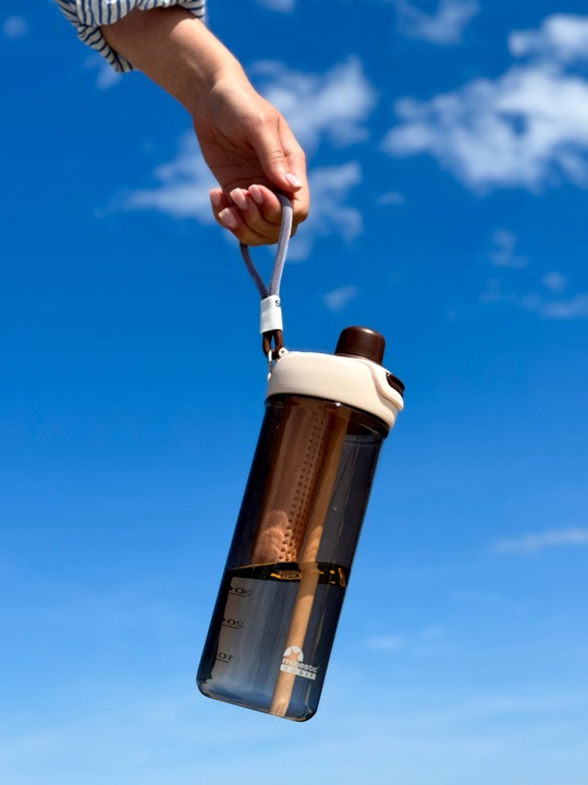 Butelka na wodę z sitkiem słomką bidon BPA free Majestic Sport 950 ml