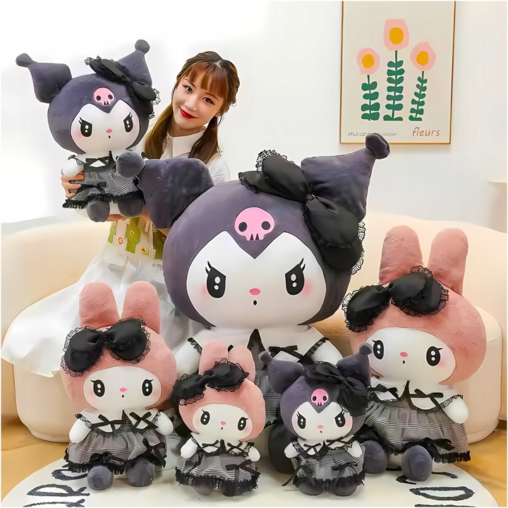 HELLO KITTY KUROMI MASKOTKA PLUSZAK ZABAWKA CZARNA SUKIENKA KOTEK 25CM
