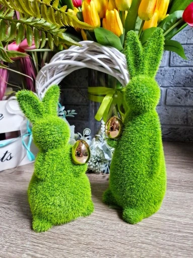 FIGURKA WIELKANOCNY ZAJĄC KRÓLIK zielony ze złotym jajkiem model I