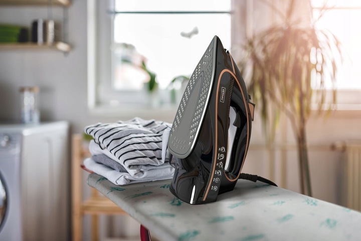 Żelazko parowe Kernau KSSI 3101 C 3200W Wyrzut pary 25-35 g/min Anti-Drip