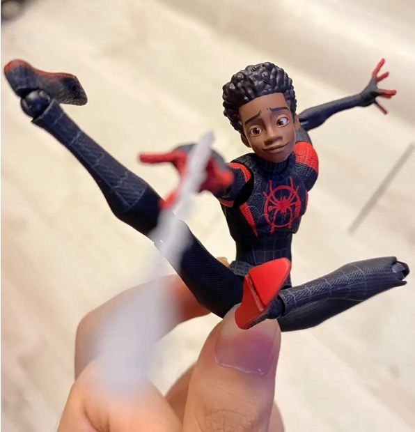 SPIDERMAN FIGURKA AKCJI RUCHOME MILE MORALES PCV FIGURKA AKCJI ZABAWKA