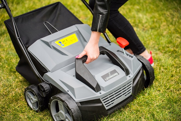 AERATOR ELEKTRYCZNY AERATOR WERTYKULATOR TRAWY 4W1 REGULACJA 50L KOSZ 2600W