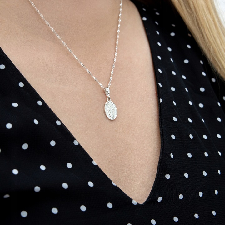 ŁAŃCUSZEK SREBRNY MEDALIK KOMUNIJNY CUDOWNY NA KOMUNIĘ NA CHRZEST NA ROCZEK