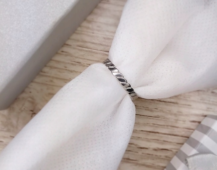 OBRĄCZKA SREBRNA CIENKA WĄSKA PASKI WARKOCZ 925