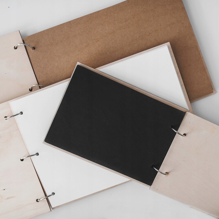 DREWNIANY ALBUM NA ZDJĘCIA PERSONALIZOWANY GRAWER