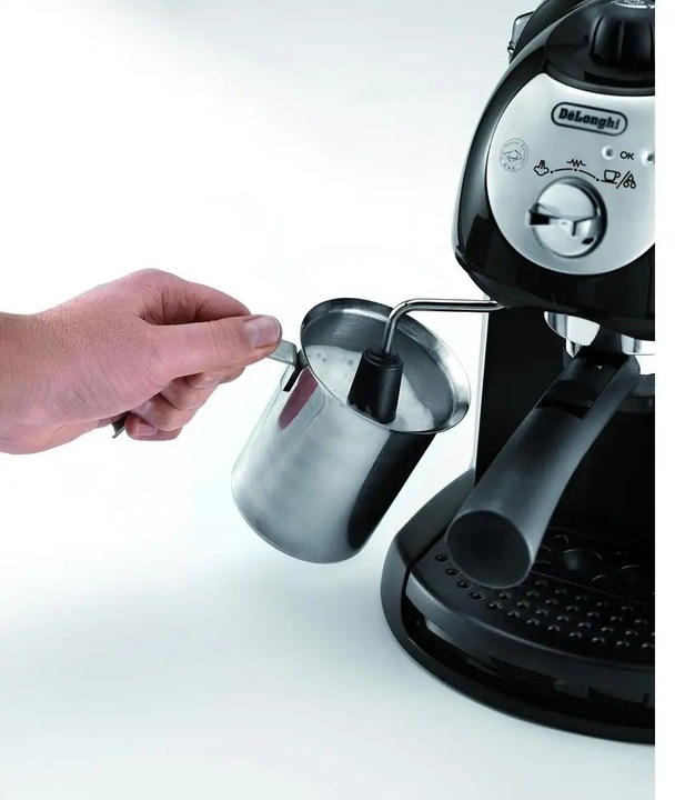 Kolbowy ekspres ciśnieniowy De'Longhi EC 201CD.B 1100 W czarny