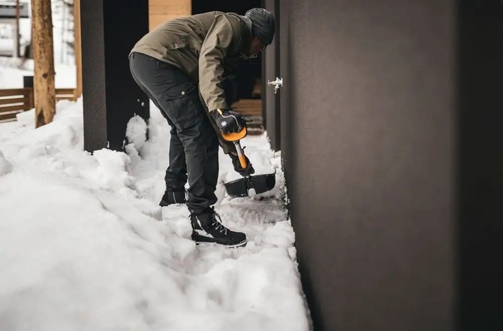 Szufla do śniegu Solid Fiskars 1052525