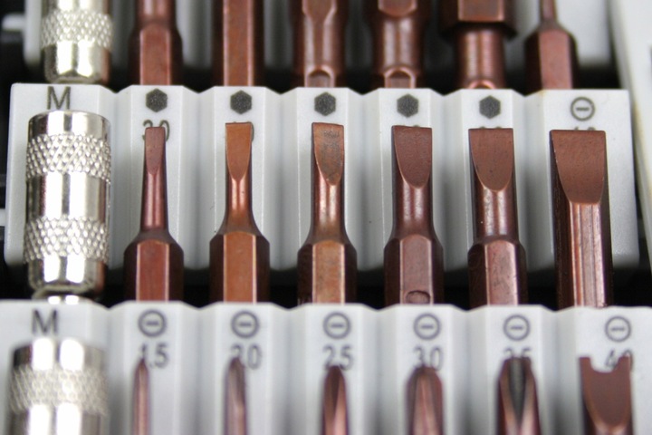 ZESTAW PRECYZYJNYCH ŚRUBOKRĘTÓW 60W1 BITY WKRĘTAK TORX MAGNETYCZNE MAGNES