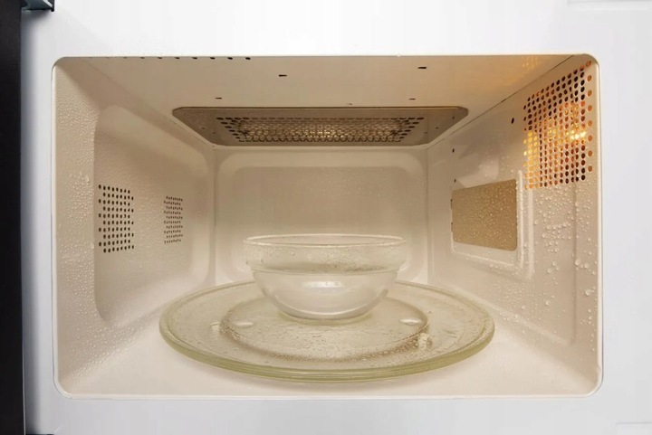 Kuchenka mikrofalowa Gorenje MO20A4W 800W 20L + Czajnik K17PLBW 2200W 1,7l