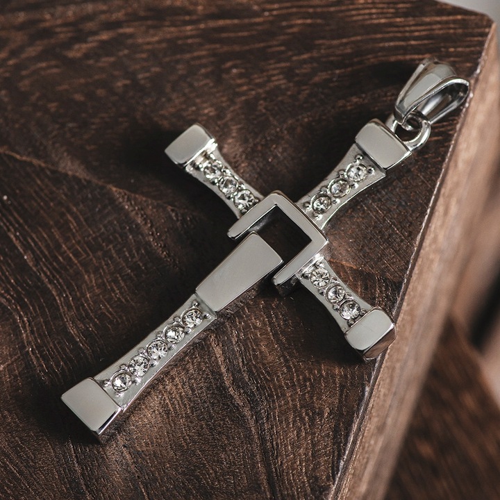 Naszyjnik krzyżyk Vin Diesel Toretto zawieszka stal chirurgiczna BLINGART