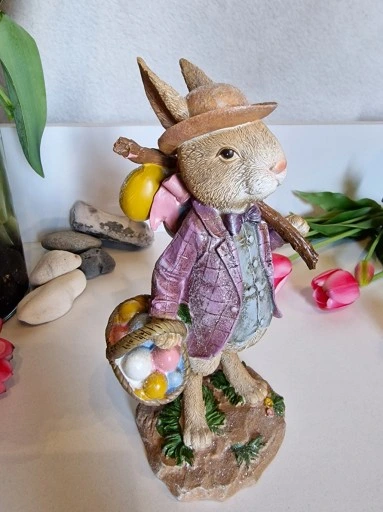 FIGURKA - WIELKANOCNY ZAJĄC KRÓLIK Z PISANKAMI II