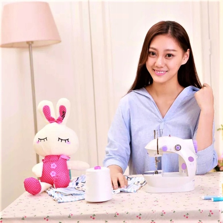 PRAWDZIWA MASZYNA DO SZYCIA DLA DZIECI Z OSŁONĄ NA PALCE + IGŁA NICI LAMPKA