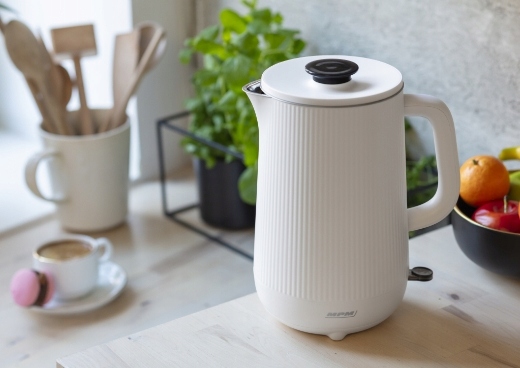 Czajnik elektryczny bezprzewodowy MPM MCZ-115 z podwójnymi ściankami biały