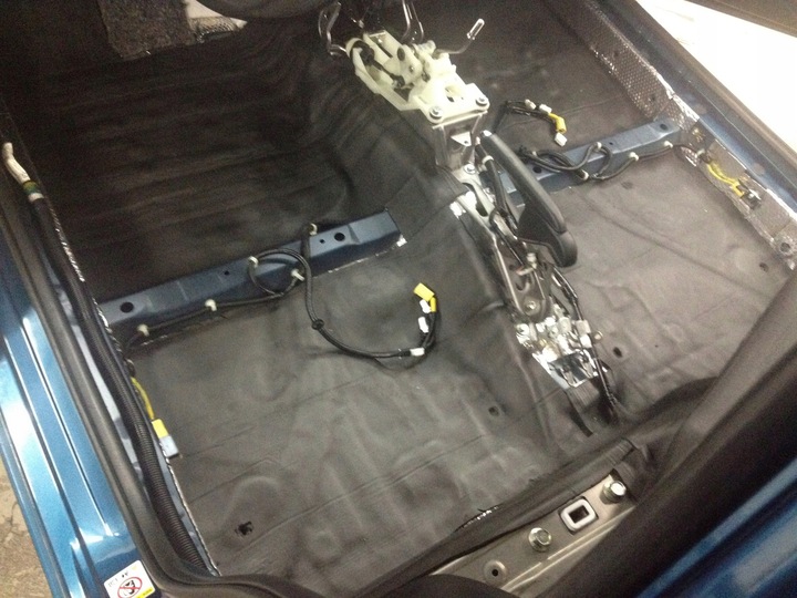 MATA WYGŁUSZAJĄCA WODOODPORNA SAMOPRZYLEPNA 13mm izolacja cieplna na rury