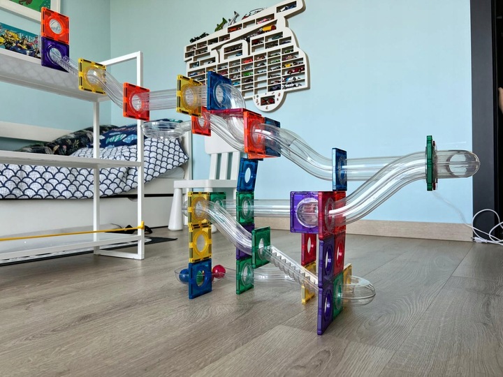 Connetix: klocki magnetyczne tor kulkowy kulodrom Ball Runn 92 elementy