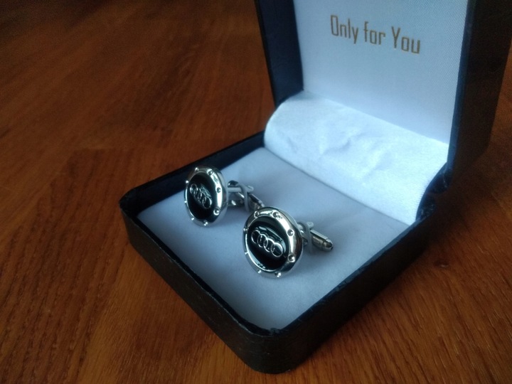 Exciting spinki do mankietów koszuli Audi