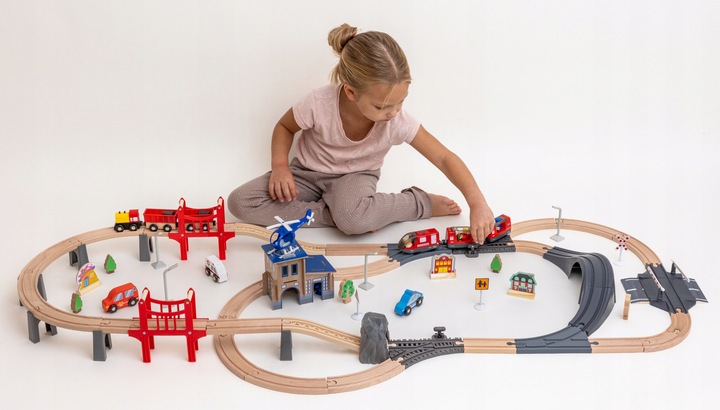 Drewniana Kolejka Elektryczna POCIĄG NA BATERIE x2 WAGONY TUNEL TOR Dźwięk