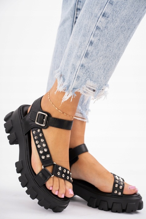 Sandały damskie na grubym spodzie z ćwiekami Czarne 39