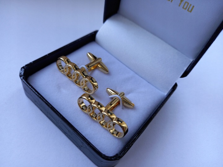 Ekskluzywne spinki do mankietów koszuli Audi