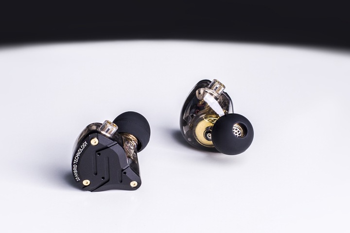 KZ ZS10 PRO armatura 2DD+8BA hybryda + GRATIS