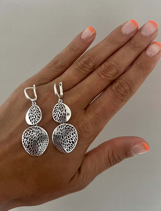 Srebrne kolczyki długie gładkie wiszące z ażurowym wzorem pr 925