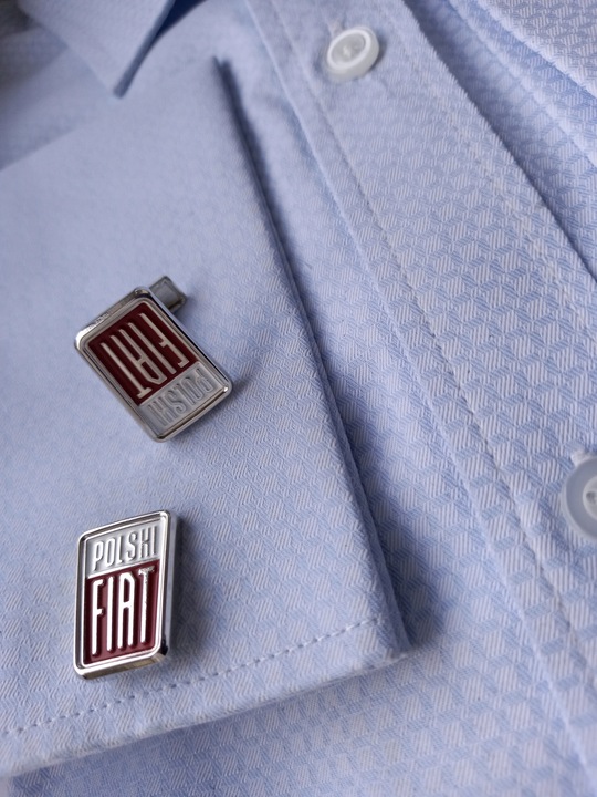 Exciting spinki do mankietów koszuli Audi