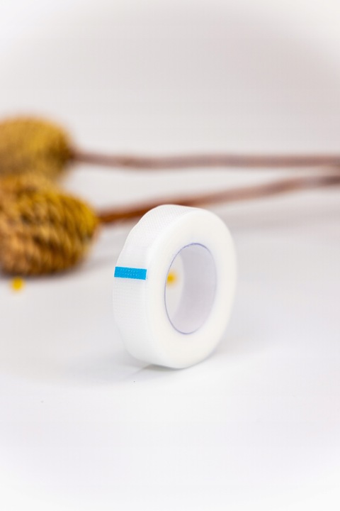 TAŚMA PERFOROWANA DO PRZEDŁUŻANIA RZĘS 1,25 CM X 9 M