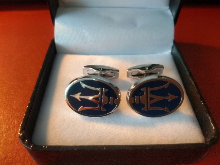 Exciting spinki do mankietów koszuli Maserati w ekskluzywym Etui