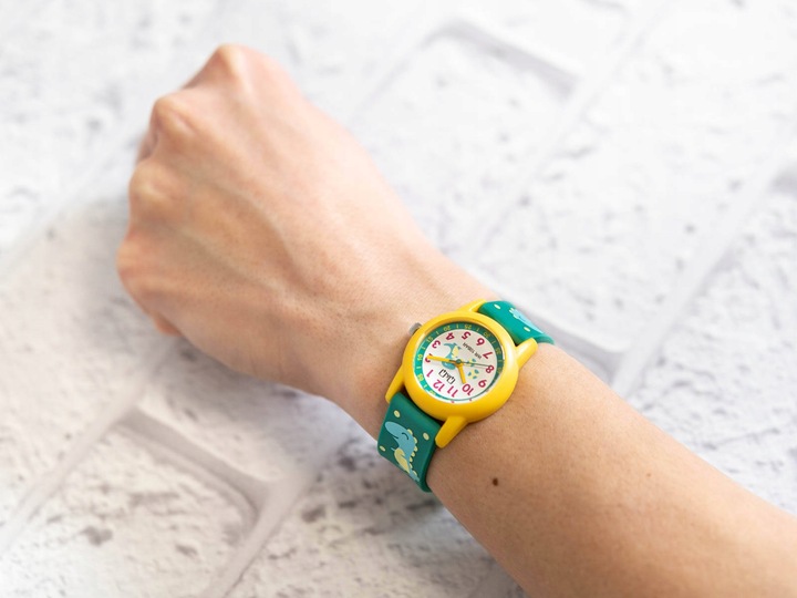 DZIECIĘCY ZEGAREK QQ V22A-023VY DLA CHŁOPCA Z DINOZAUREM DO NAUKI NA BASEN