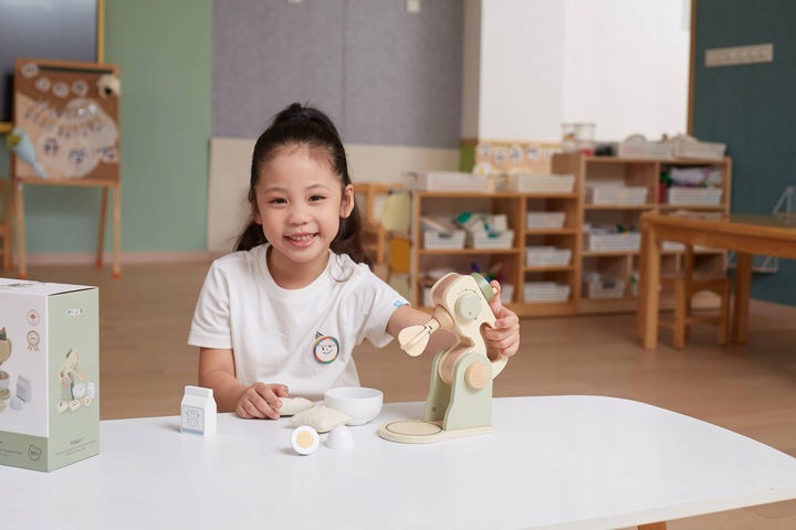 MIĘTOWY ROBOT KUCHENNY ZABAWKOWE MAŁE AGD MIKSER Z AKCESORIAMI 3+