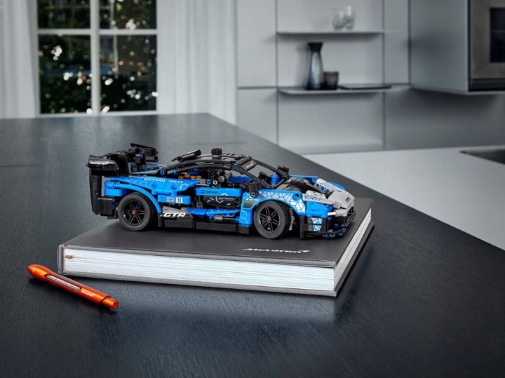 KLOCKI LEGO TECHNIC MCLAREN SENNA GTR SAMOCHÓD AUTO PREZENT