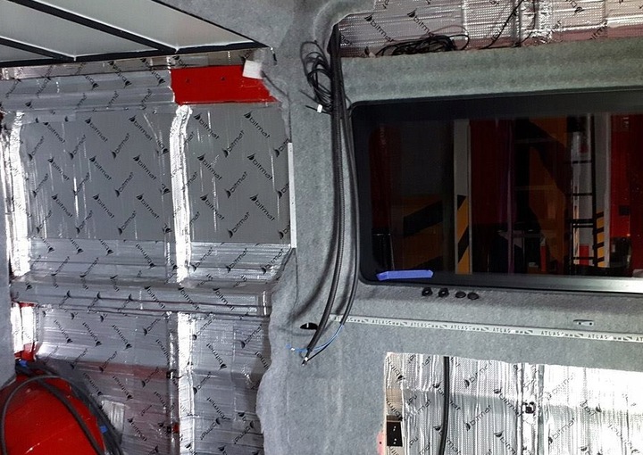 MATA WYGŁUSZAJĄCA BUTYLOWA BITUMICZNA 100x50 cm z klejem redukcja wibracji