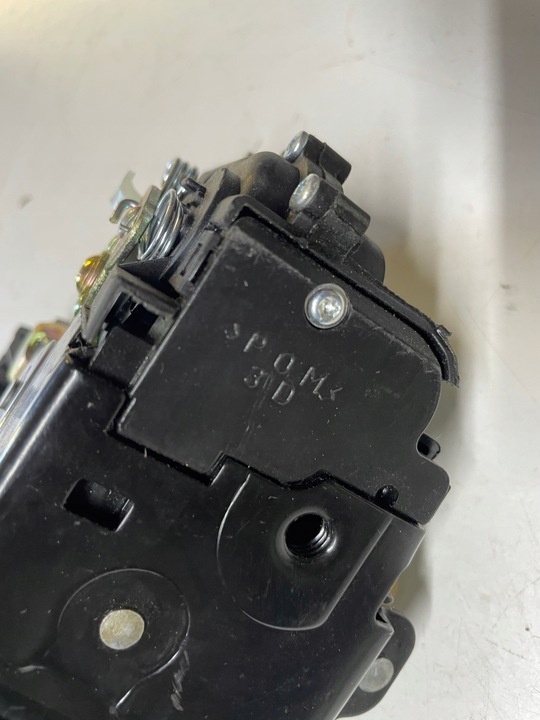 ZAMEK DRZWI PRZÓD PRAWY VW Passat B5 FL Golf IV 4 SKODA OCTAVIA